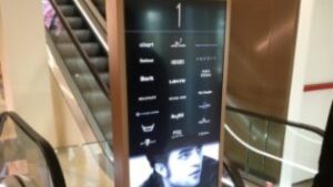 Pantalla LED publicitaria en centro comercial