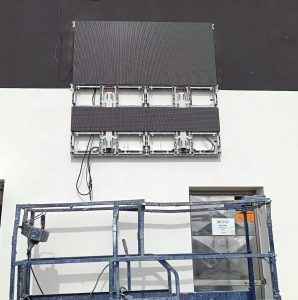 Instalación de pantalla en Cetárea de Sada